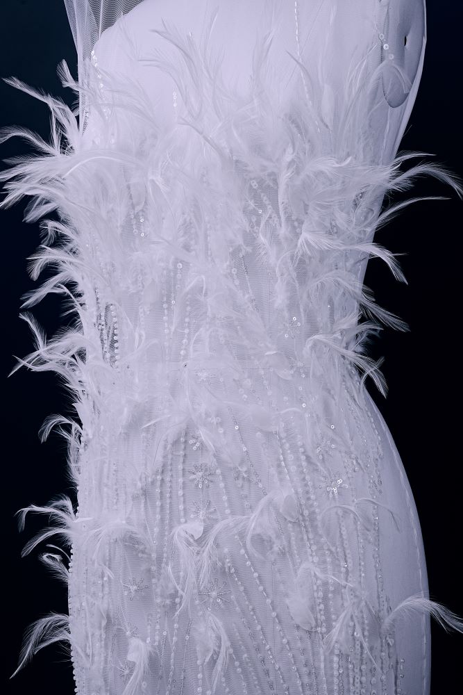 Elegant 3D Blossom Flowers Beaded Tulle Fabric with Undefiled Feathers Sparkling Sequins for Wedding Dress Bridal Gown