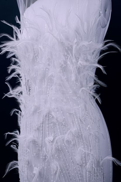 Elegant 3D Blossom Flowers Beaded Tulle Fabric with Undefiled Feathers Sparkling Sequins for Wedding Dress Bridal Gown