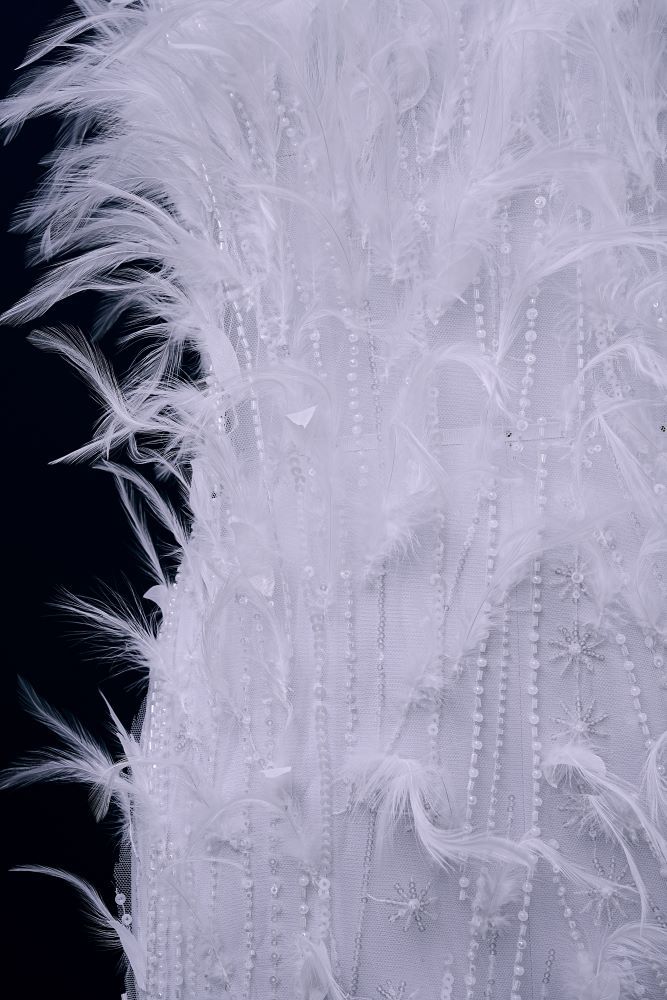 Elegant 3D Blossom Flowers Beaded Tulle Fabric with Undefiled Feathers Sparkling Sequins for Wedding Dress Bridal Gown