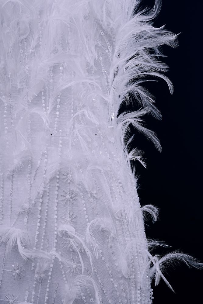 Elegant 3D Blossom Flowers Beaded Tulle Fabric with Undefiled Feathers Sparkling Sequins for Wedding Dress Bridal Gown