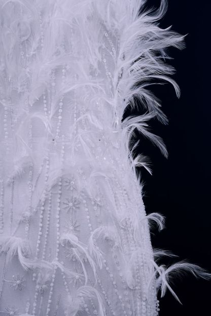 Elegant 3D Blossom Flowers Beaded Tulle Fabric with Undefiled Feathers Sparkling Sequins for Wedding Dress Bridal Gown