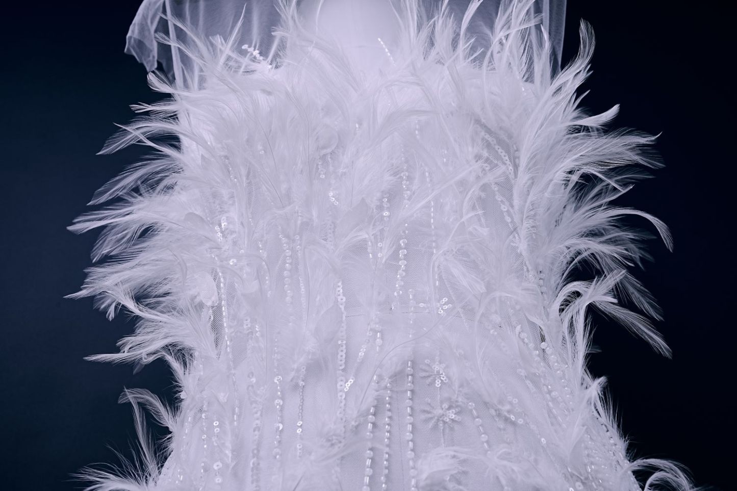 Elegant 3D Blossom Flowers Beaded Tulle Fabric with Undefiled Feathers Sparkling Sequins for Wedding Dress Bridal Gown