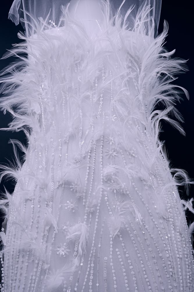 Elegant 3D Blossom Flowers Beaded Tulle Fabric with Undefiled Feathers Sparkling Sequins for Wedding Dress Bridal Gown