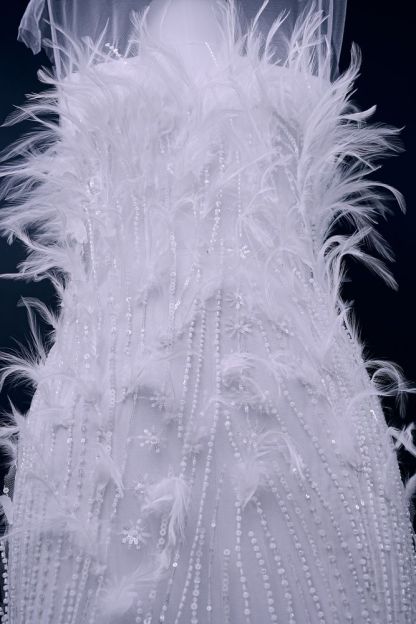 Elegant 3D Blossom Flowers Beaded Tulle Fabric with Undefiled Feathers Sparkling Sequins for Wedding Dress Bridal Gown