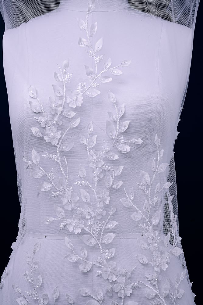 Luxury Embroidered 3D Leaves Tulle Fabric With Elegant Leaf Pattern Sparklig Sequins Mesh Fabric Crystal Pearls Embroidered Wedding Dress Bridal Gown Party Gown