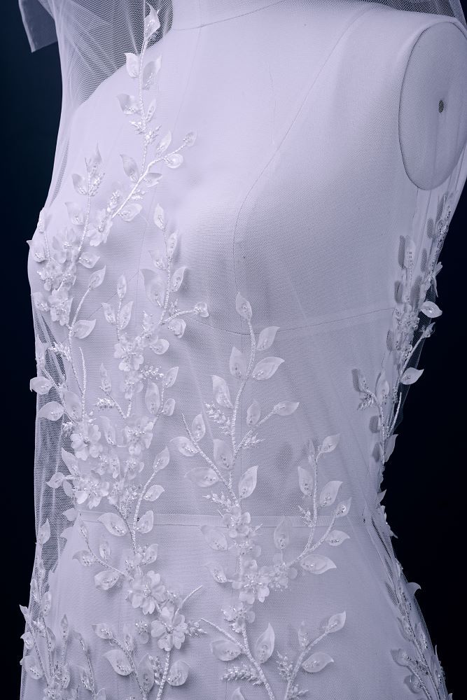 Luxury Embroidered 3D Leaves Tulle Fabric With Elegant Leaf Pattern Sparklig Sequins Mesh Fabric Crystal Pearls Embroidered Wedding Dress Bridal Gown Party Gown