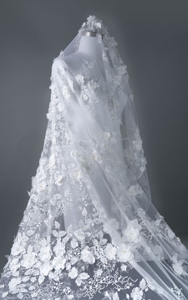 Luxury Embroidery 3D Flower Tulle Fabric Dazzling 3D Flower Petal Fabric Inlaid Crystal Pearls Sparkling Sequins Wedding Dresses