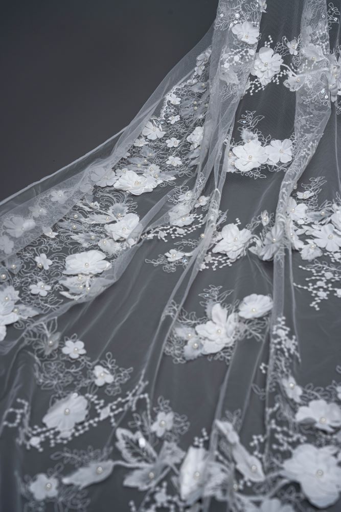 Luxury Embroidery 3D Flower Tulle Fabric Dazzling 3D Flower Petal Fabric Inlaid Crystal Pearls Sparkling Sequins Wedding Dresses