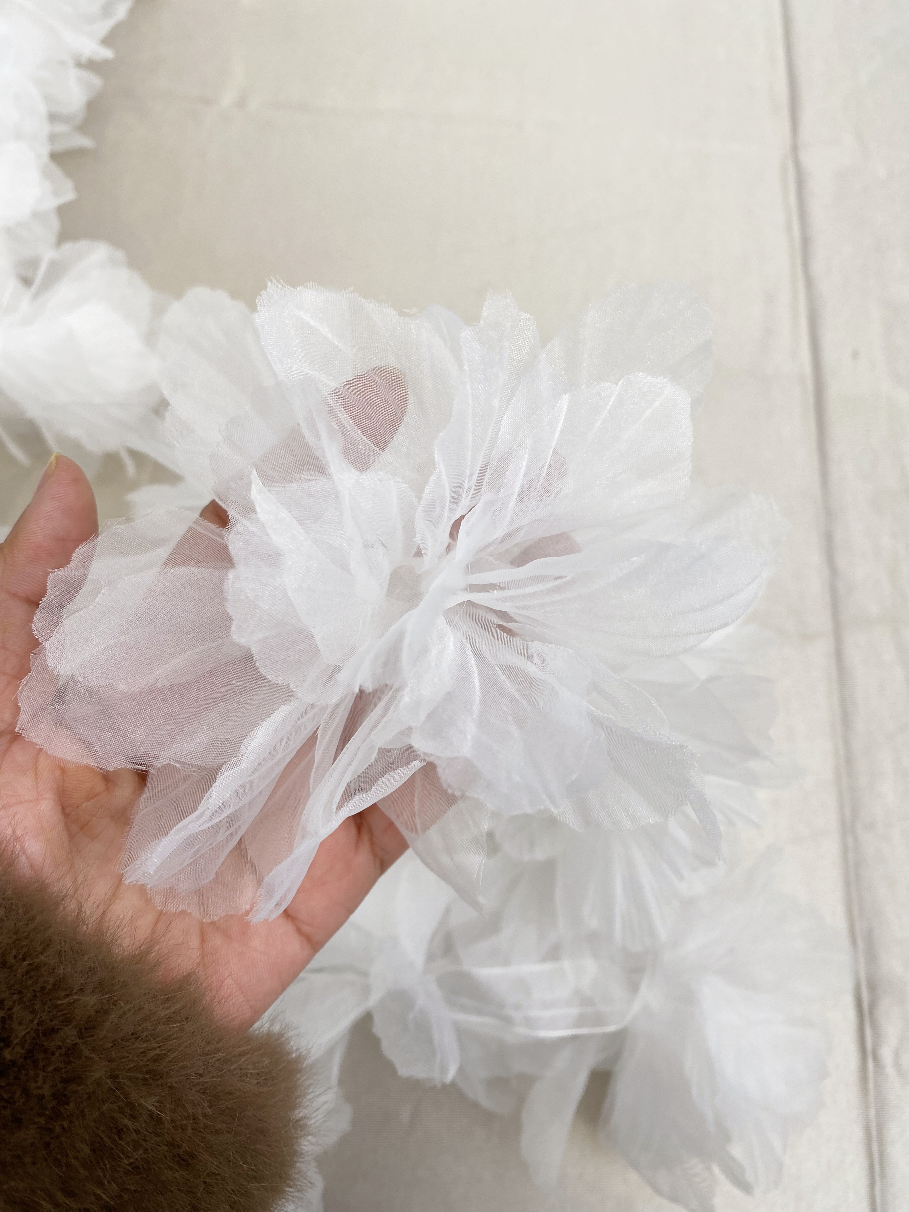 100 pcs White Organza Tulle Flowers Trim, 3D Floral Motif Applique, Bridal Lace Wedding Dress Costume Design Large Applique Sewing