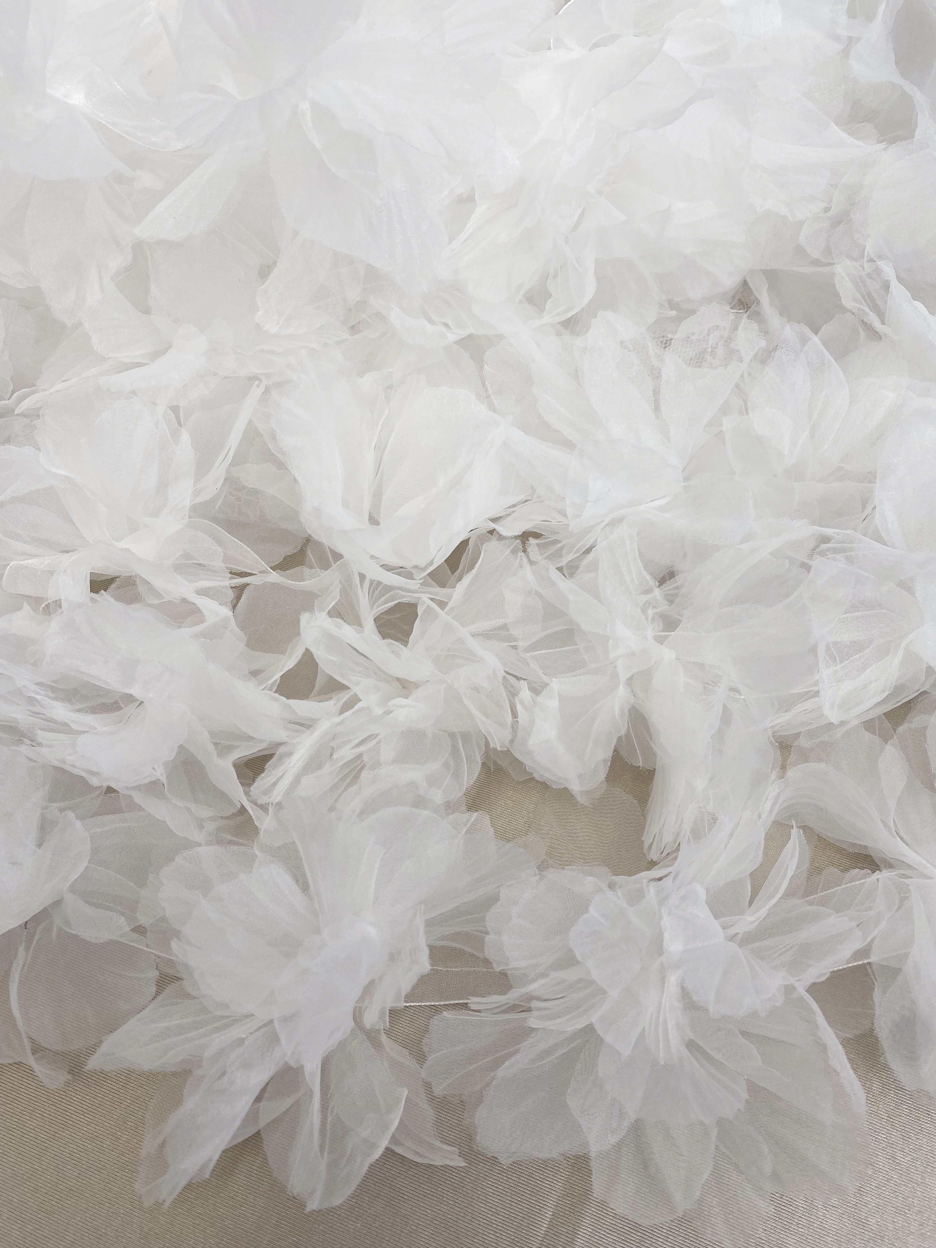 100 pcs White Organza Tulle Flowers Trim, 3D Floral Motif Applique, Bridal Lace Wedding Dress Costume Design Large Applique Sewing