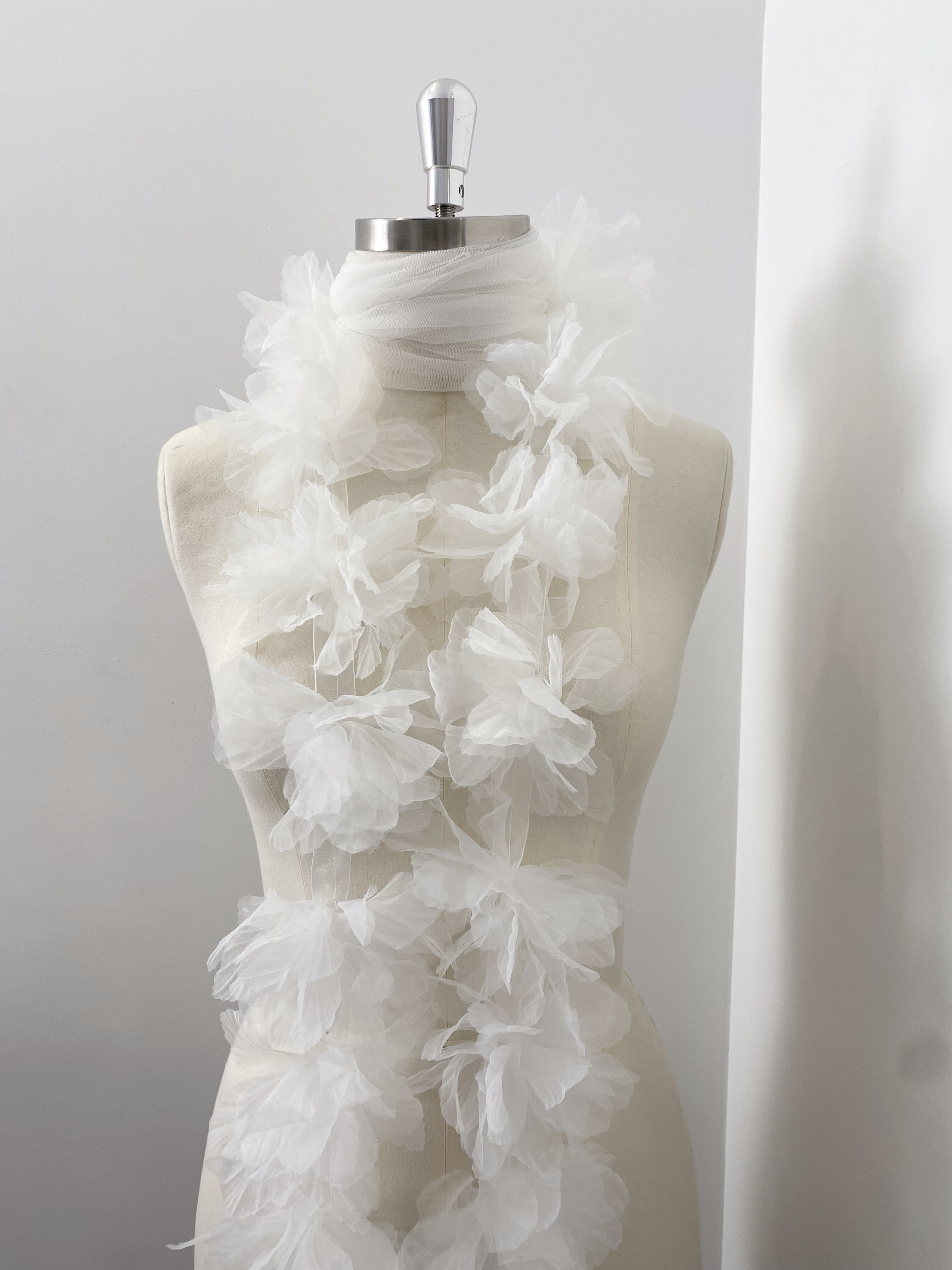 100 pcs White Organza Tulle Flowers Trim, 3D Floral Motif Applique, Bridal Lace Wedding Dress Costume Design Large Applique Sewing