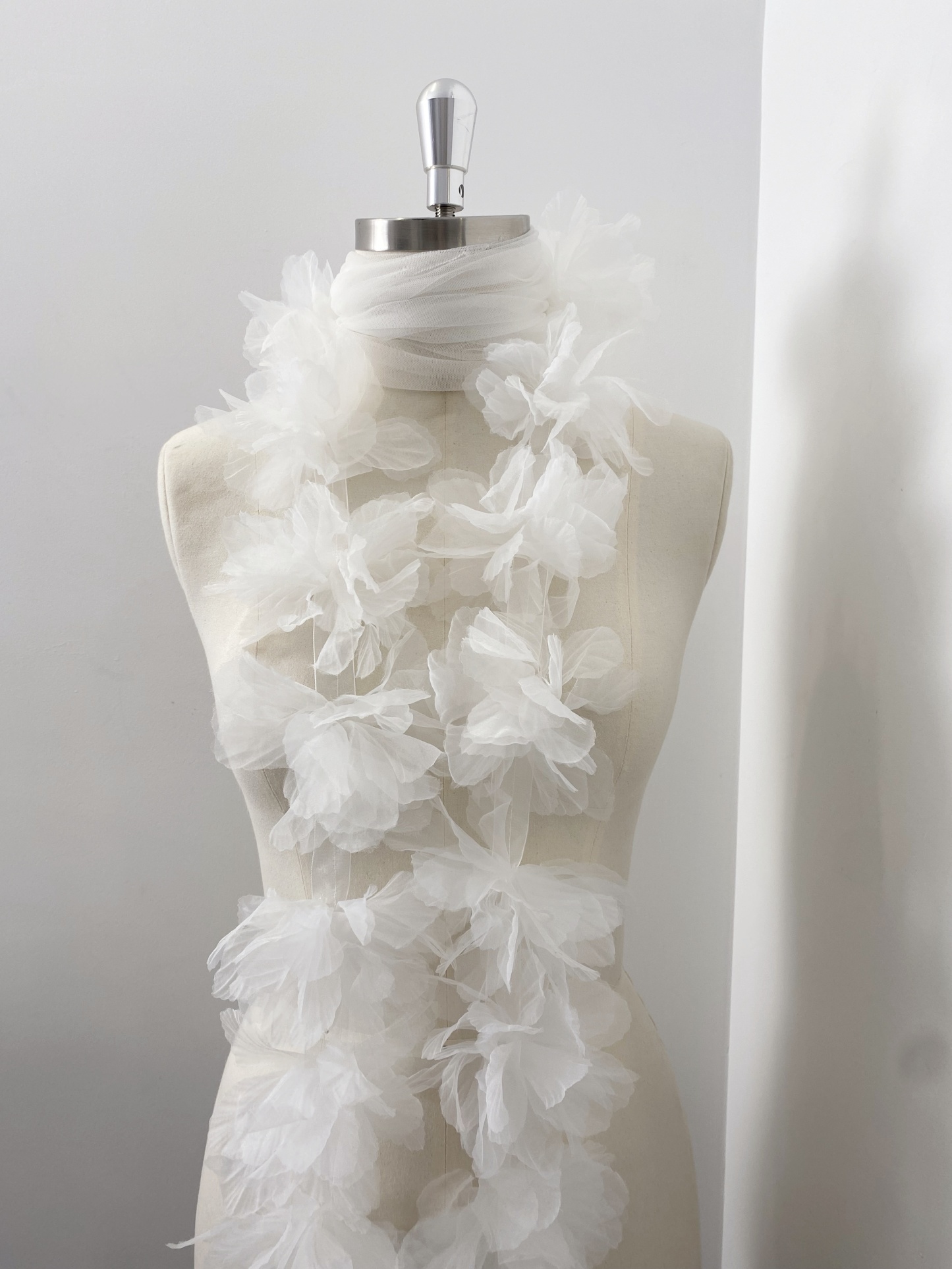 100 pcs White Organza Tulle Flowers Trim, 3D Floral Motif Applique, Bridal Lace Wedding Dress Costume Design Large Applique Sewing