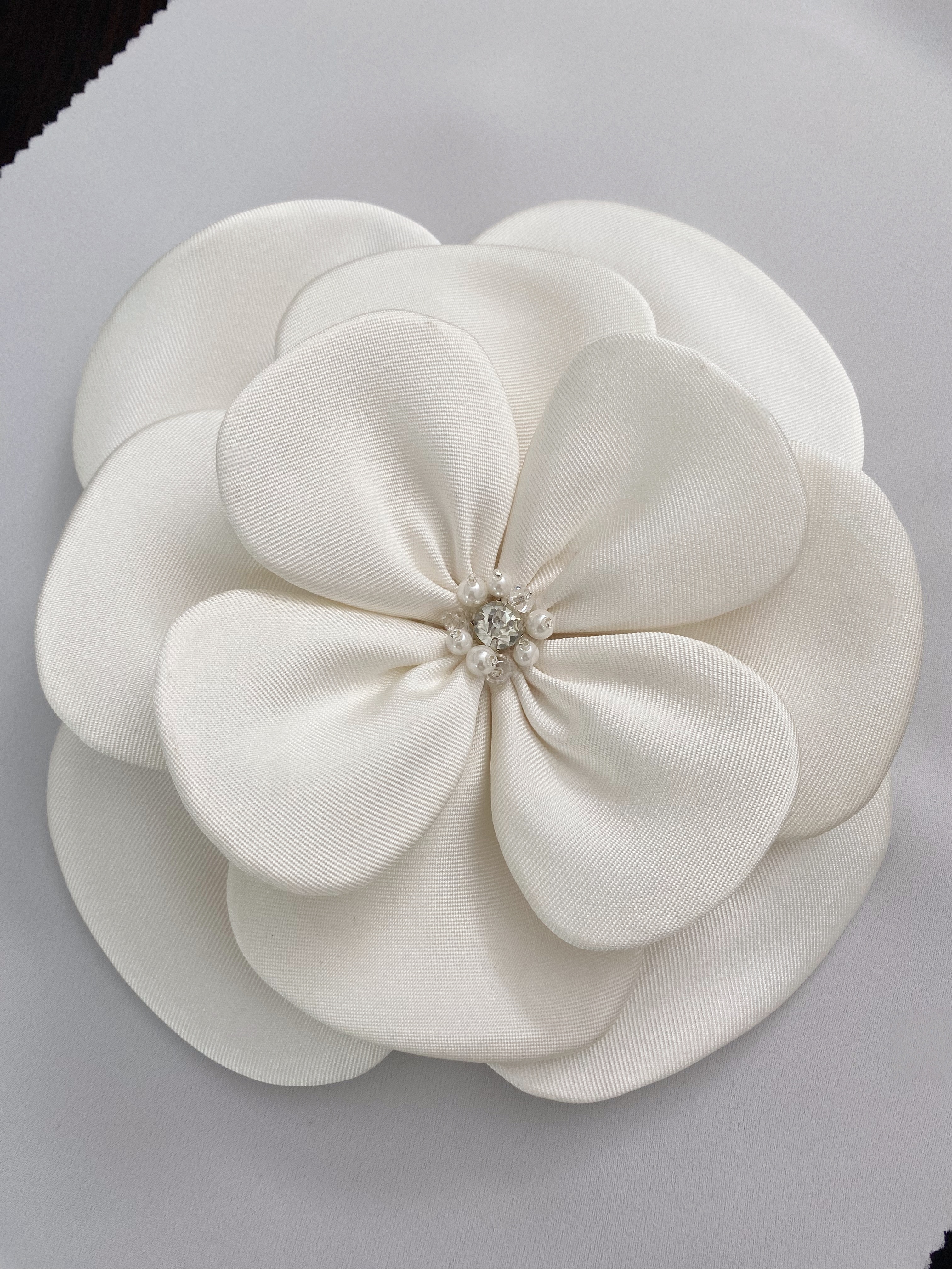 3D Flower Stain Applique, Handmade Flower Decoration with Rhinestone, Bead Petals Floral Patch Fabric for Wedding Costume, DIY Sewing