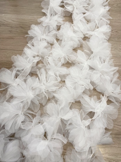 100 pcs White Organza Tulle Flowers Trim, 3D Floral Motif Applique, Bridal Lace Wedding Dress Costume Design Large Applique Sewing