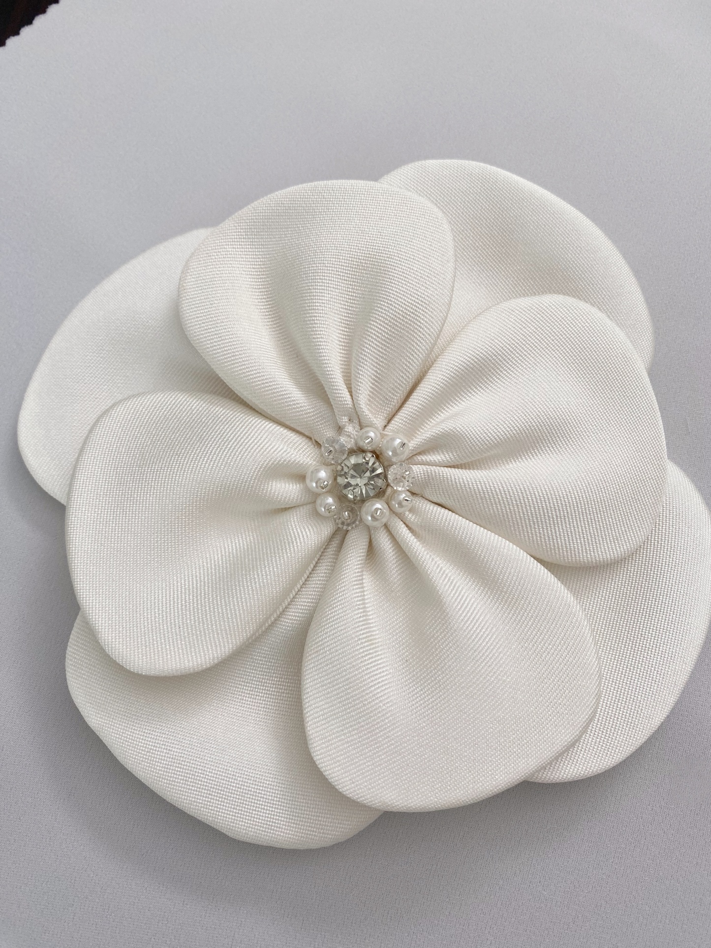 3D Flower Stain Applique, Handmade Flower Decoration with Rhinestone, Bead Petals Floral Patch Fabric for Wedding Costume, DIY Sewing