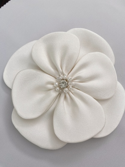 3D Flower Stain Applique, Handmade Flower Decoration with Rhinestone, Bead Petals Floral Patch Fabric for Wedding Costume, DIY Sewing