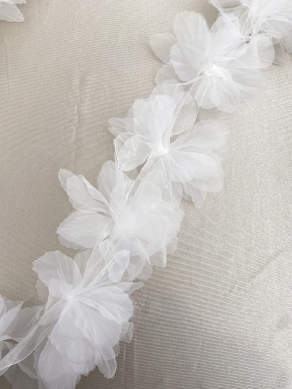100 pcs White Organza Tulle Flowers Trim, 3D Floral Motif Applique, Bridal Lace Wedding Dress Costume Design Large Applique Sewing