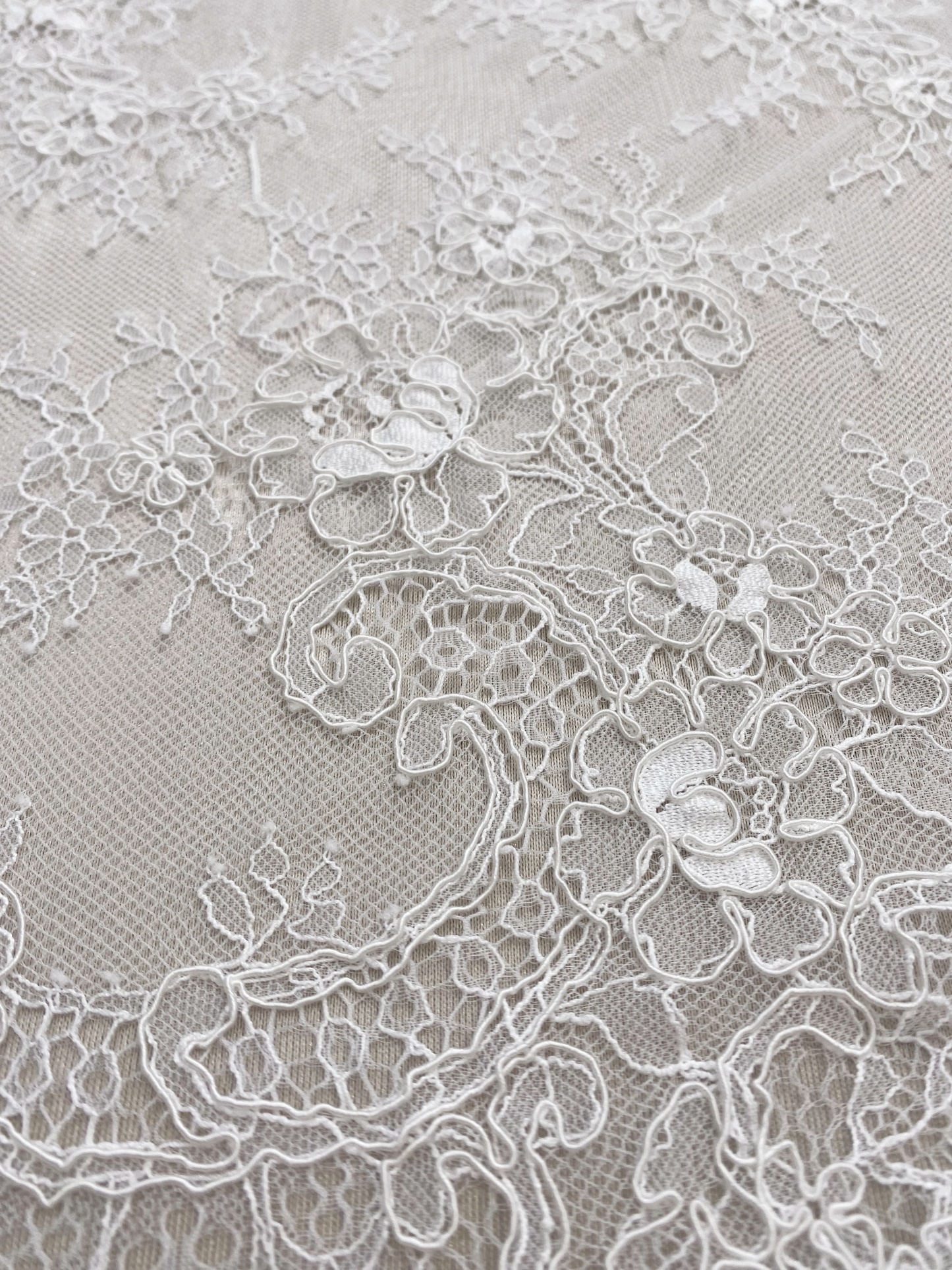 Off-White Chantilly Lace Fabric with Cord, Floral Trim Eyelash Edging, Floral Eyelash Lace, Bridal Dress Tull Fabric, 3 Meter Piece