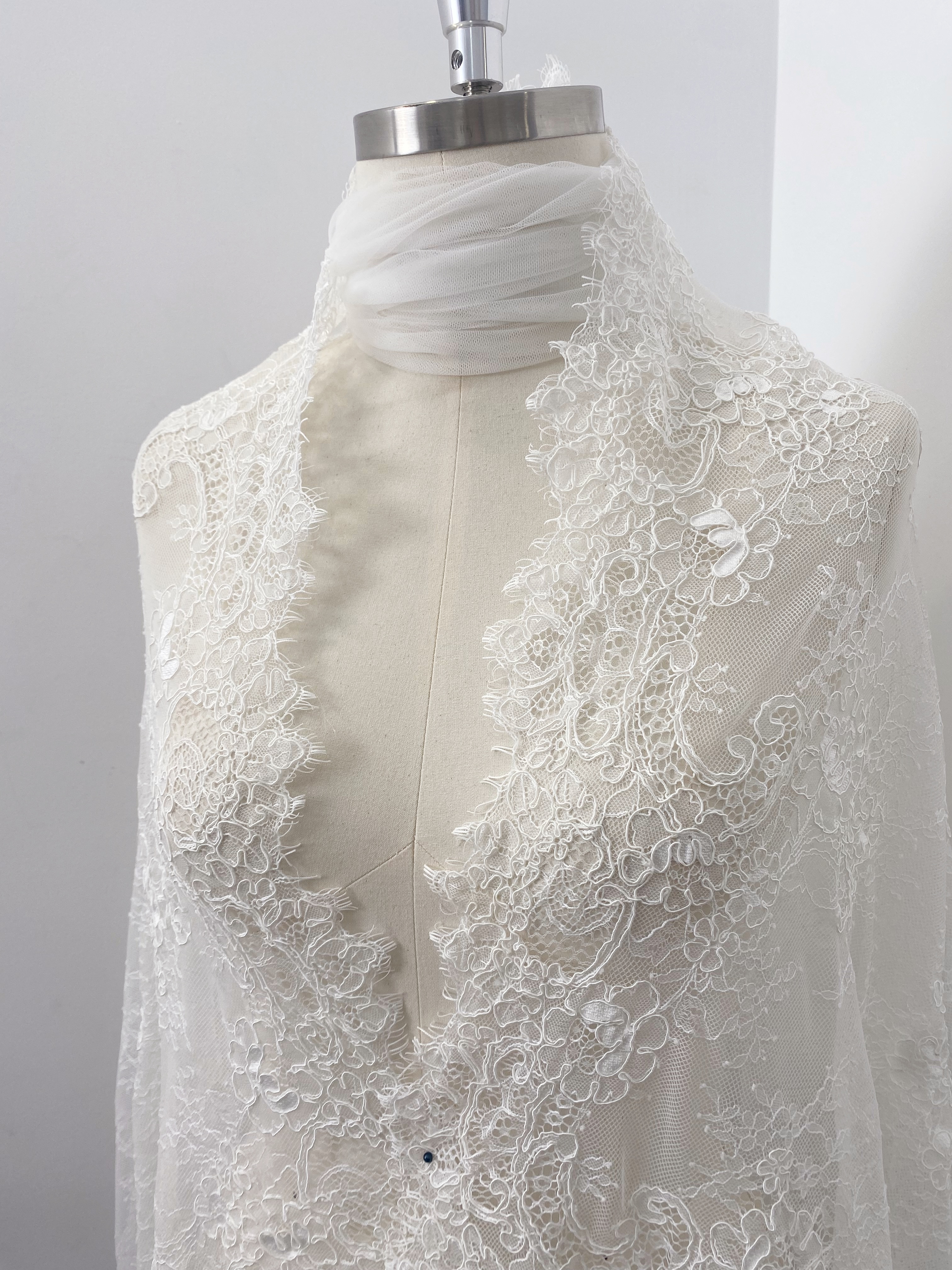 Off-White Chantilly Lace Fabric with Cord, Floral Trim Eyelash Edging, Floral Eyelash Lace, Bridal Dress Tull Fabric, 3 Meter Piece