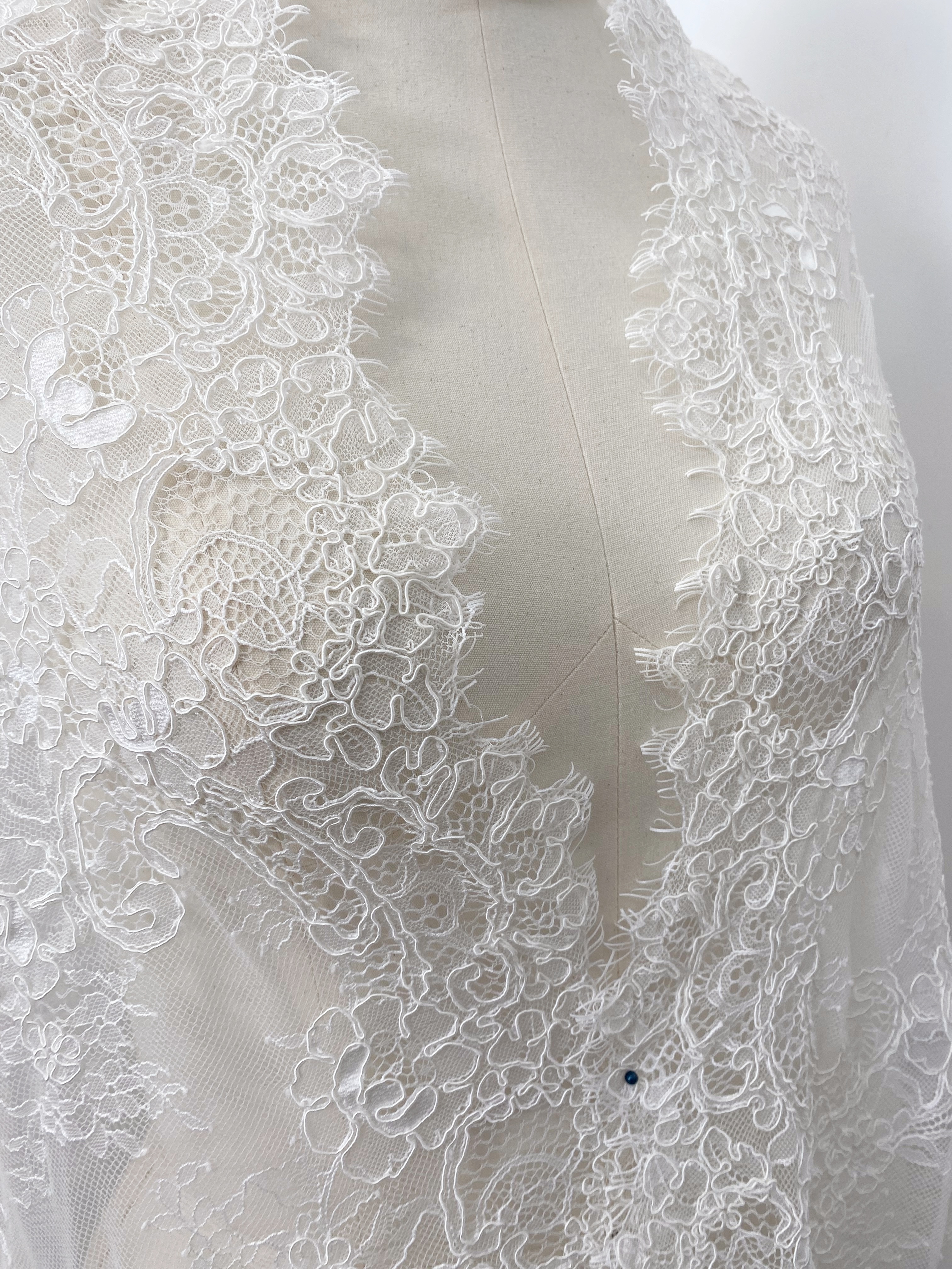 Off-White Chantilly Lace Fabric with Cord, Floral Trim Eyelash Edging, Floral Eyelash Lace, Bridal Dress Tull Fabric, 3 Meter Piece