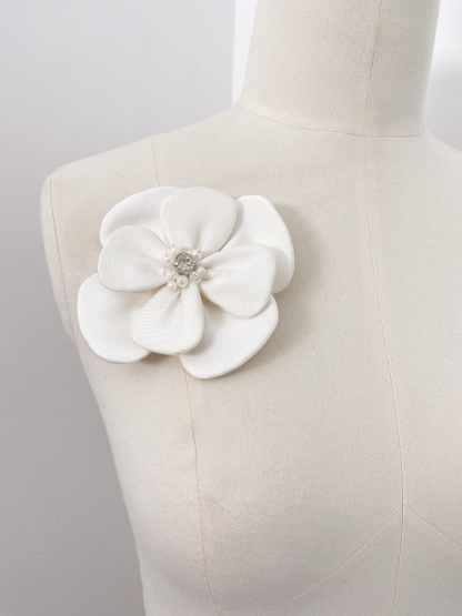 3D Flower Stain Applique, Handmade Flower Decoration with Rhinestone, Bead Petals Floral Patch Fabric for Wedding Costume, DIY Sewing