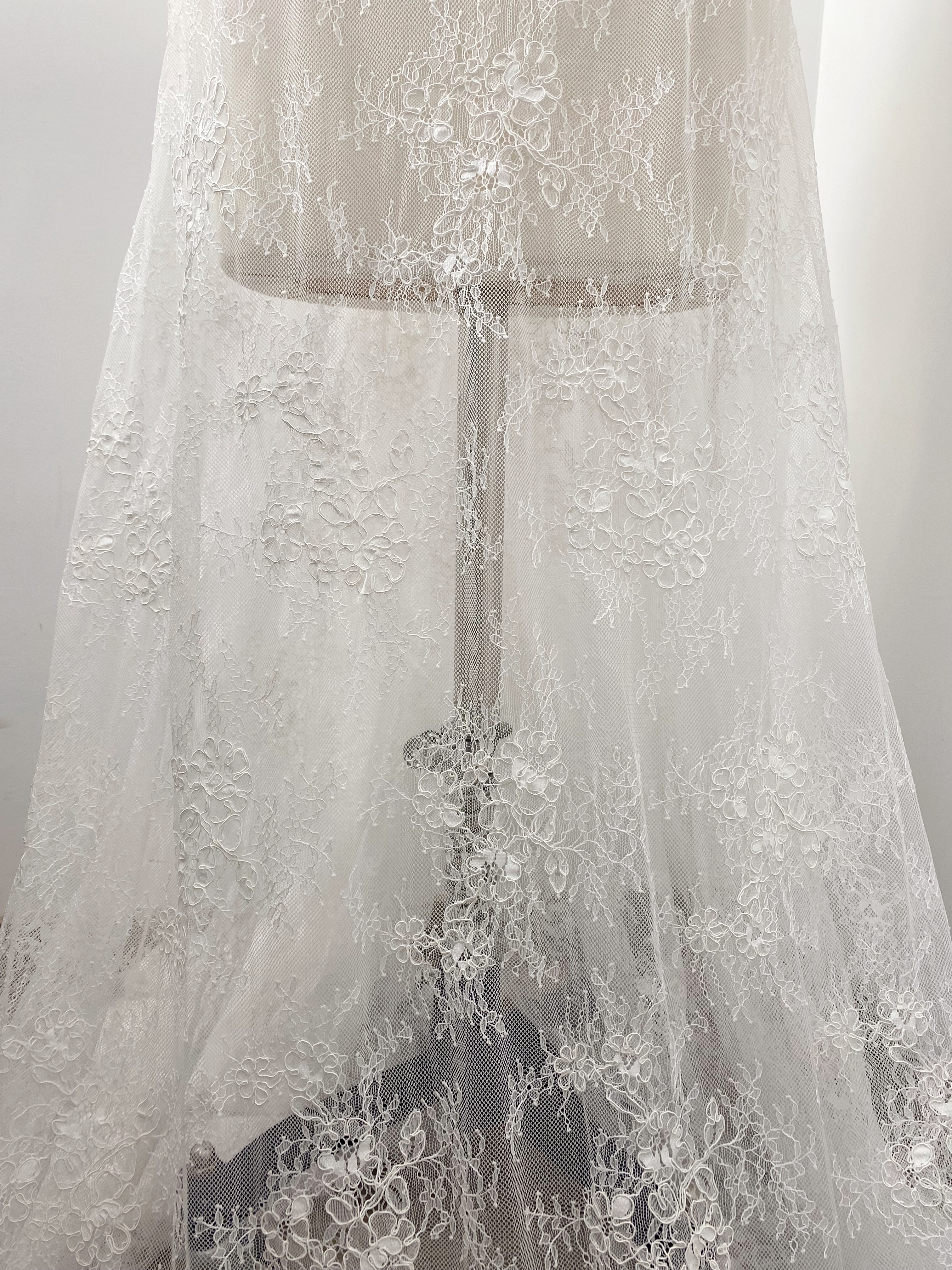 Off-White Chantilly Lace Fabric with Cord, Floral Trim Eyelash Edging, Floral Eyelash Lace, Bridal Dress Tull Fabric, 3 Meter Piece