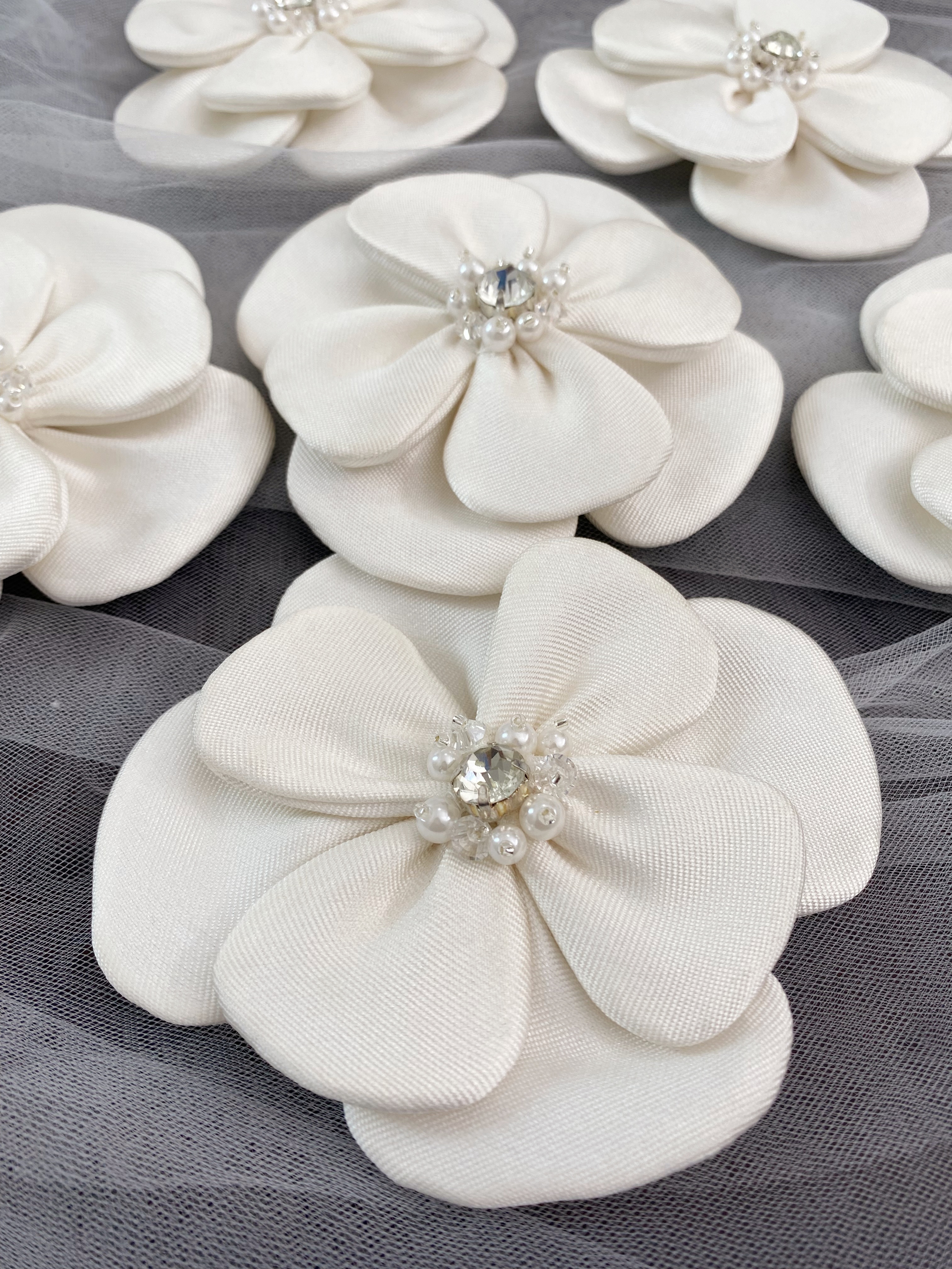 3D Flower Stain Applique, Handmade Flower Decoration with Rhinestone, Bead Petals Floral Patch Fabric for Wedding Costume, DIY Sewing