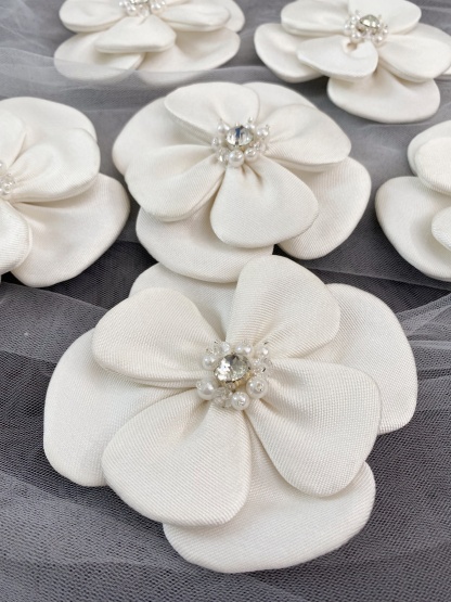 3D Flower Stain Applique, Handmade Flower Decoration with Rhinestone, Bead Petals Floral Patch Fabric for Wedding Costume, DIY Sewing