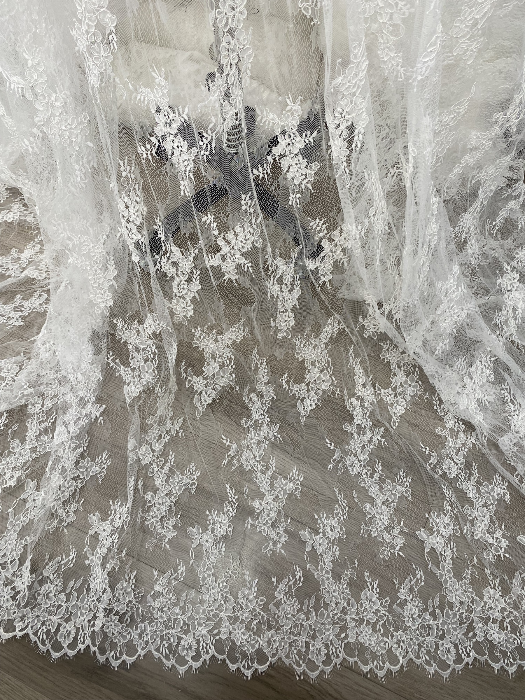 Ivory/Black Chantilly Lace Fabric with Corded for Bridal Gown, Wedding Dress, DIY Sewing, Bridal Weding Eyelash Lace Sold by 3 Meters/piece