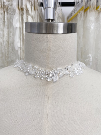 1 yard Ivory 3D Beaded leaf Lace Trim, Alencon lace Exquisite Bridal Veil Lace Scallop Wedding Gown Trim Bridal Dress Straps Lace 