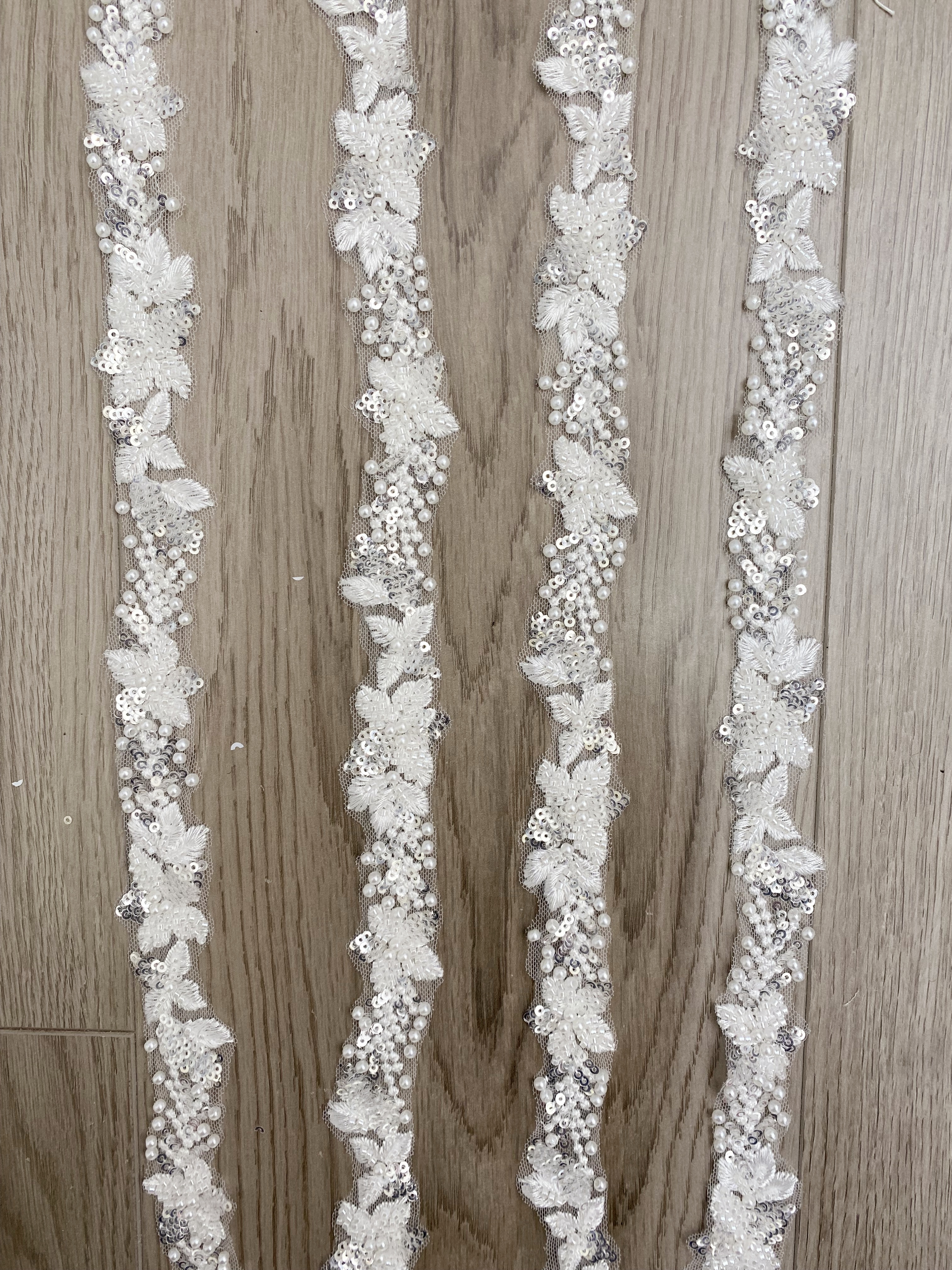 1 yard Ivory 3D Beaded leaf Lace Trim, Alencon lace Exquisite Bridal Veil Lace Scallop Wedding Gown Trim Bridal Dress Straps Lace 