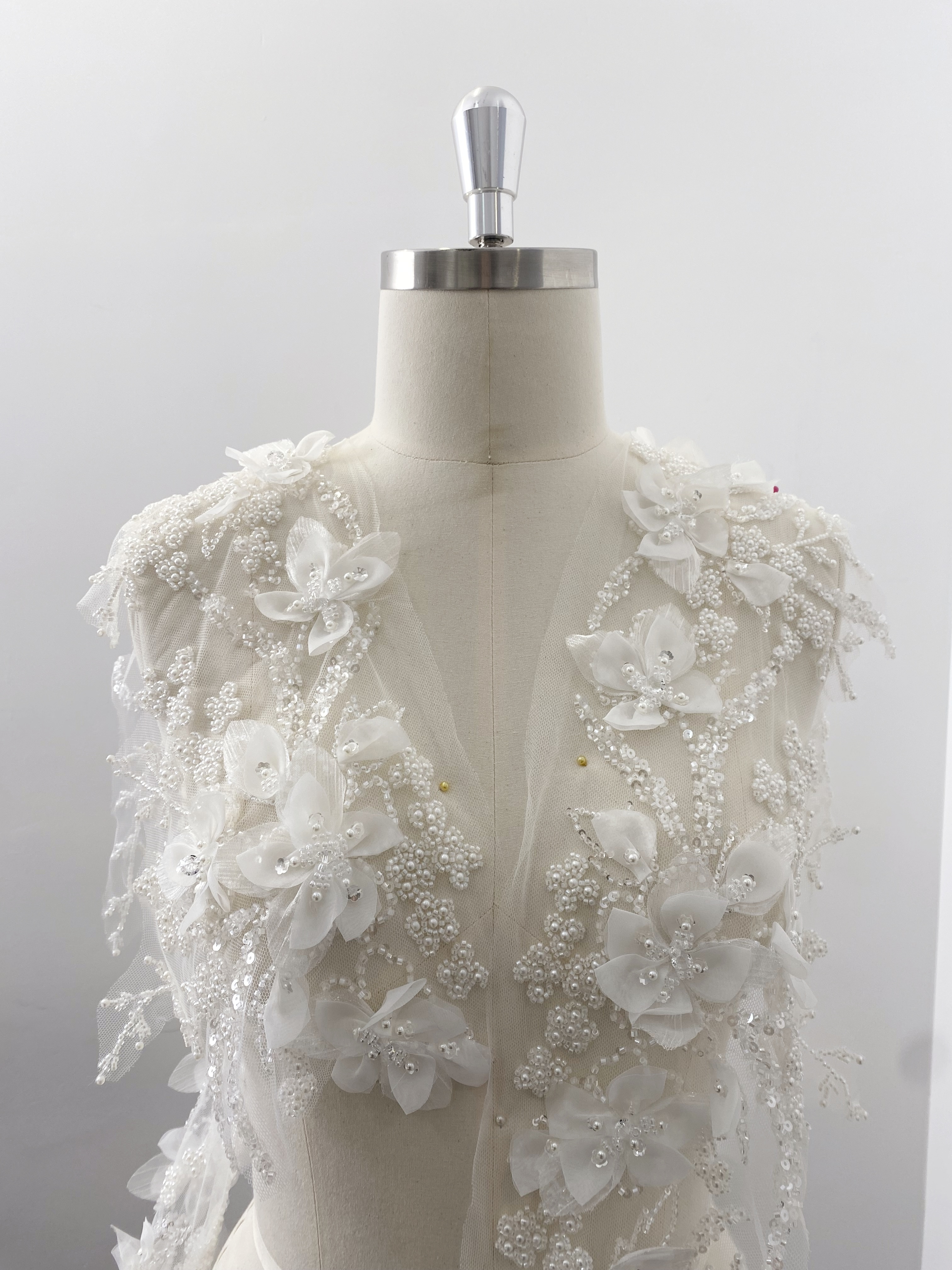 Luxury ivory 3D hand beaded bridal lace applique piece for wedding gown bodice, Veil, DIY dress making, wedding dress trim,1 Pair