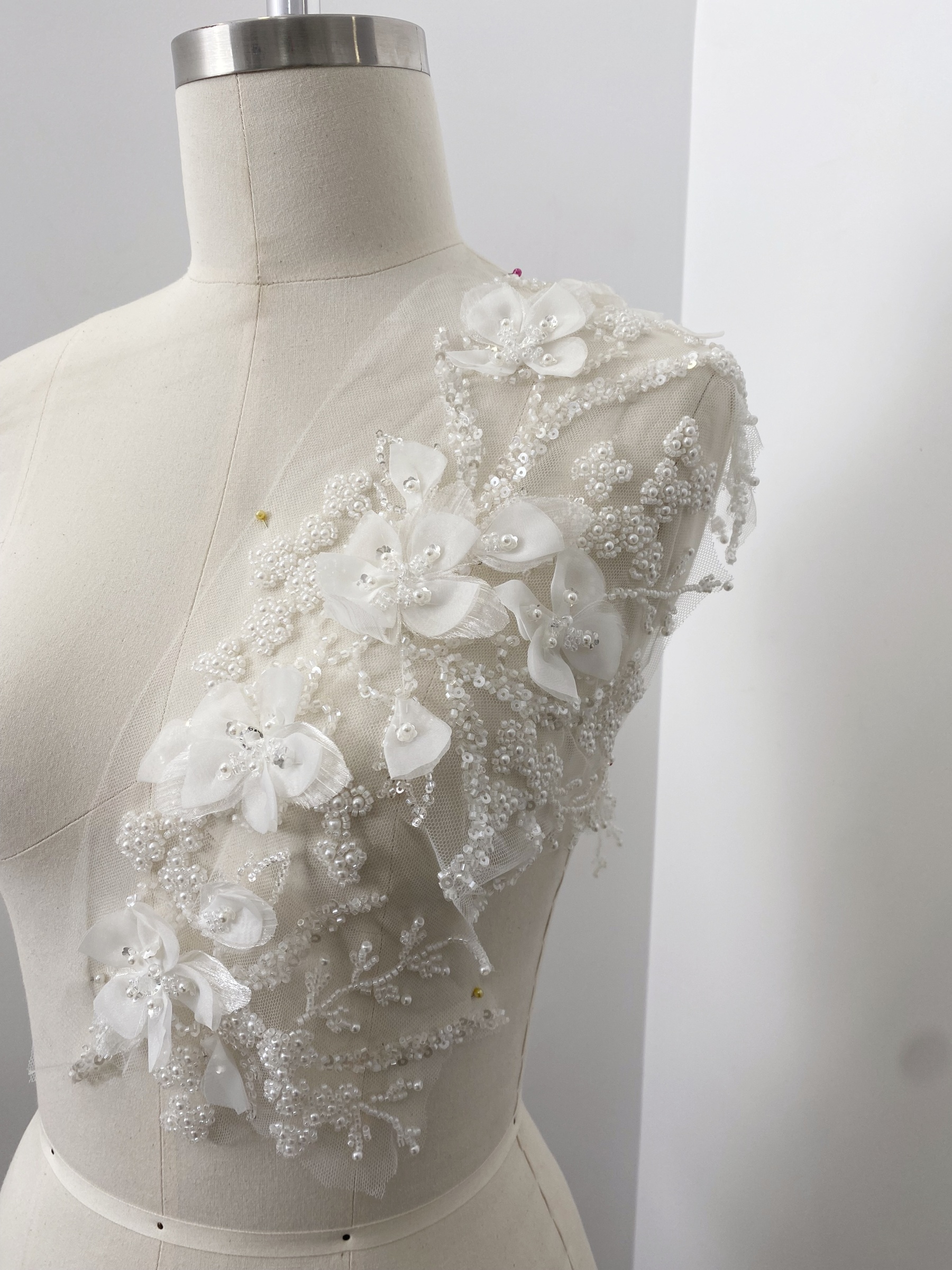 Luxury ivory 3D hand beaded bridal lace applique piece for wedding gown bodice, Veil, DIY dress making, wedding dress trim,1 Pair