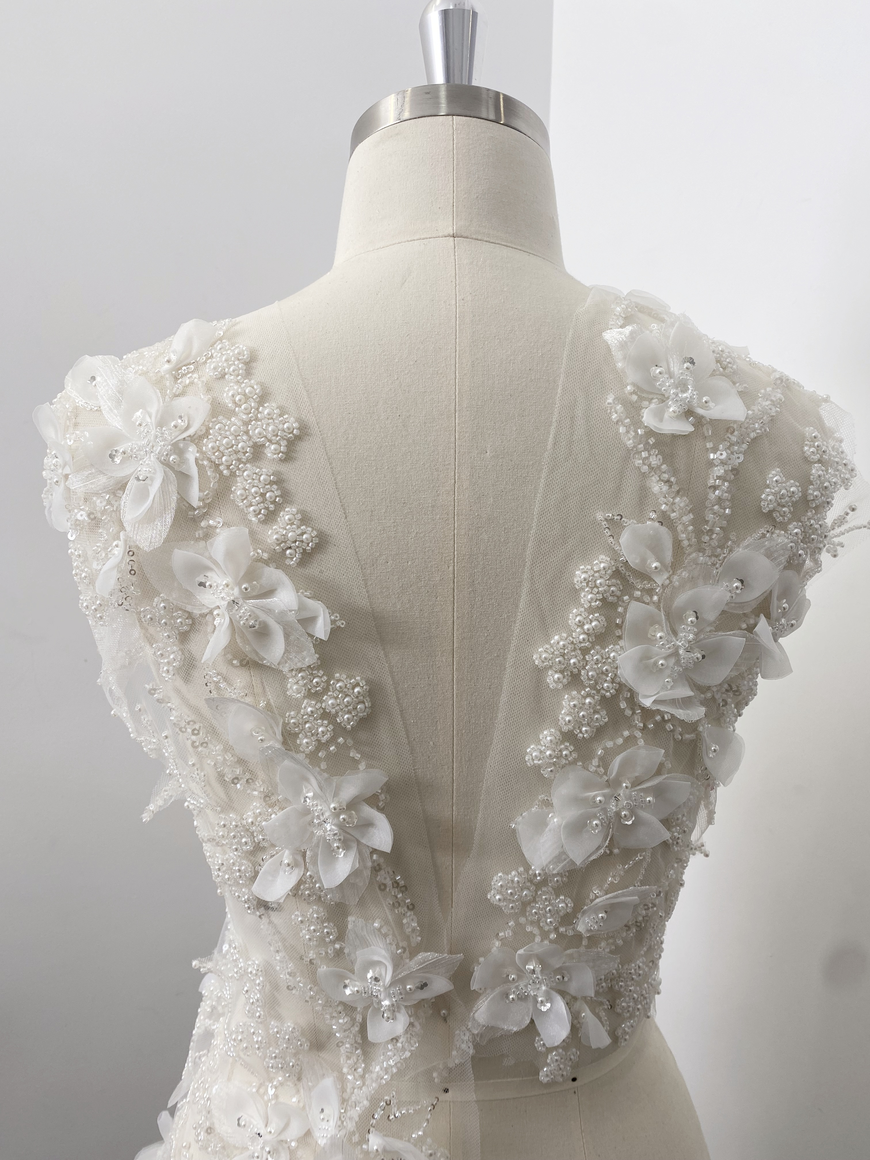 Luxury ivory 3D hand beaded bridal lace applique piece for wedding gown bodice, Veil, DIY dress making, wedding dress trim,1 Pair