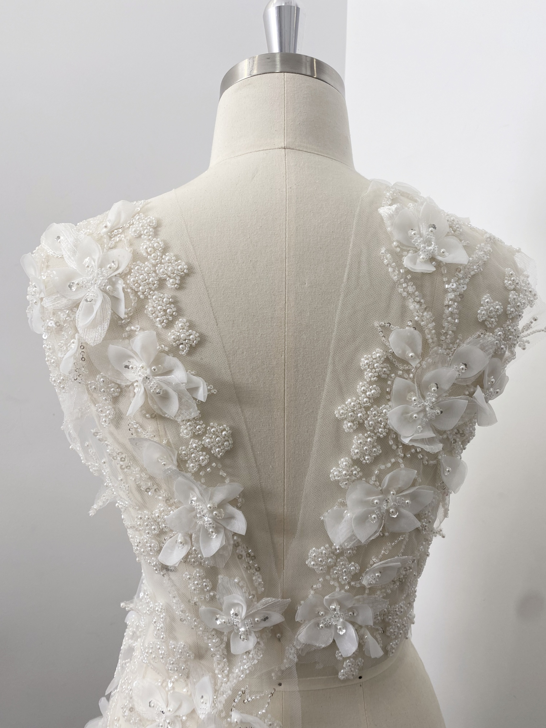 Luxury ivory 3D hand beaded bridal lace applique piece for wedding gown bodice, Veil, DIY dress making, wedding dress trim,1 Pair