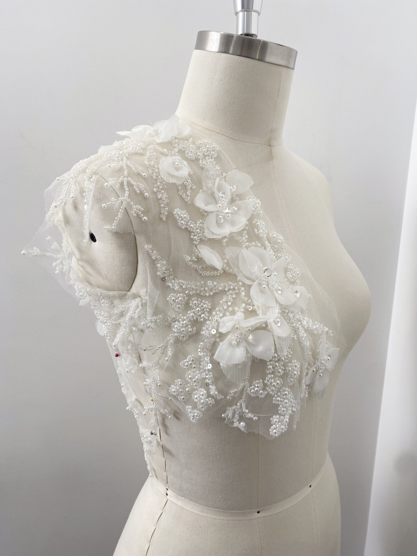 Luxury ivory 3D hand beaded bridal lace applique piece for wedding gown bodice, Veil, DIY dress making, wedding dress trim,1 Pair