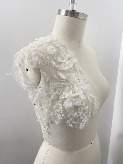 Luxury ivory 3D hand beaded bridal lace applique piece for wedding gown bodice, Veil, DIY dress making, wedding dress trim,1 Pair