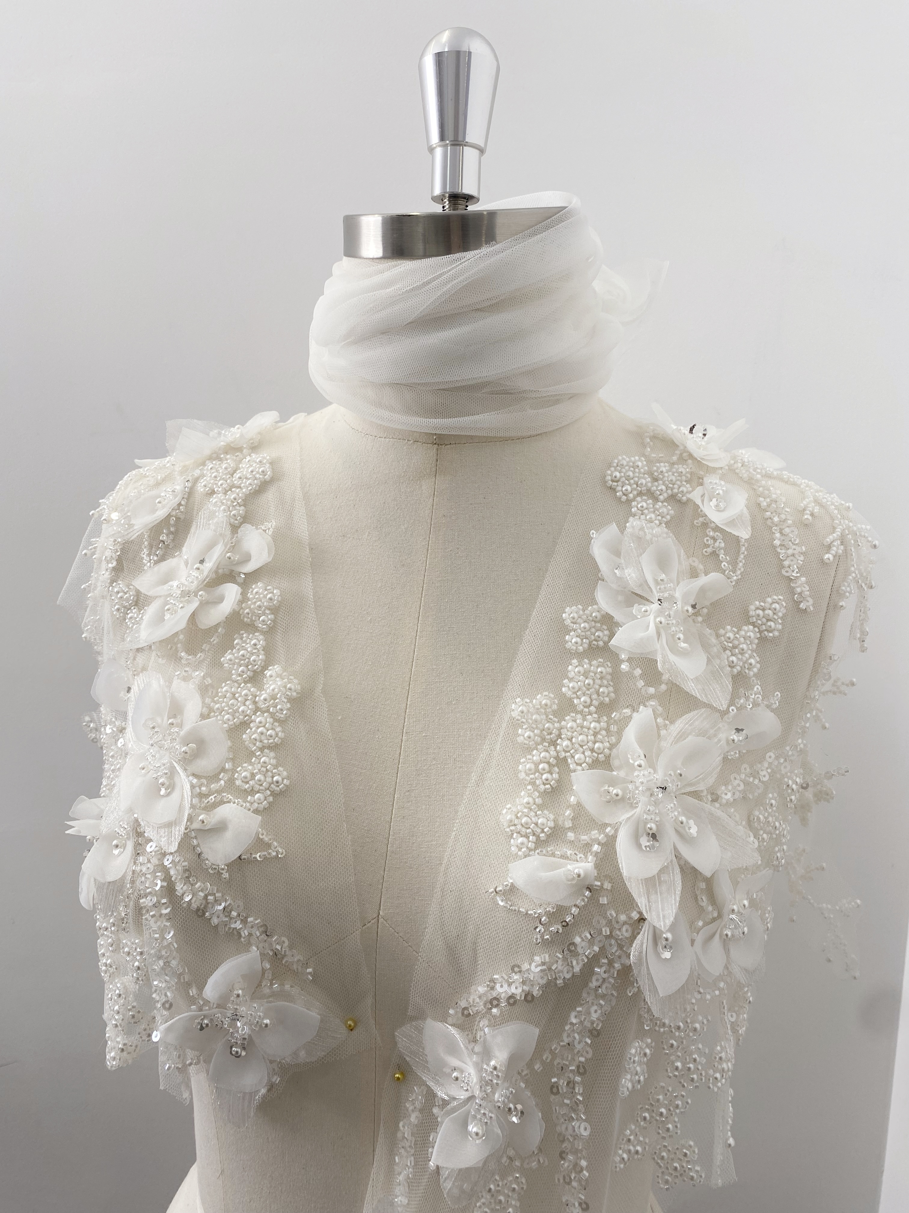 Luxury ivory 3D hand beaded bridal lace applique piece for wedding gown bodice, Veil, DIY dress making, wedding dress trim,1 Pair