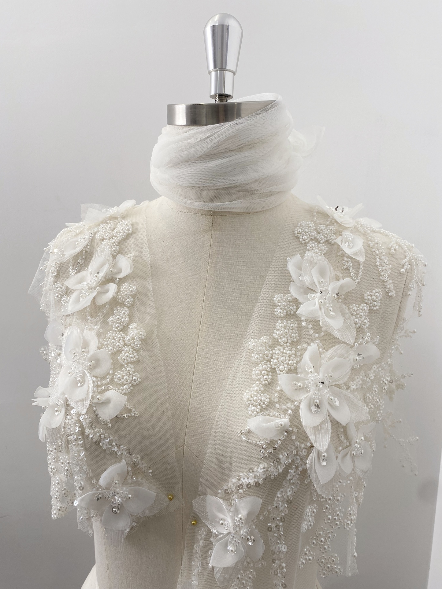 Luxury ivory 3D hand beaded bridal lace applique piece for wedding gown bodice, Veil, DIY dress making, wedding dress trim,1 Pair