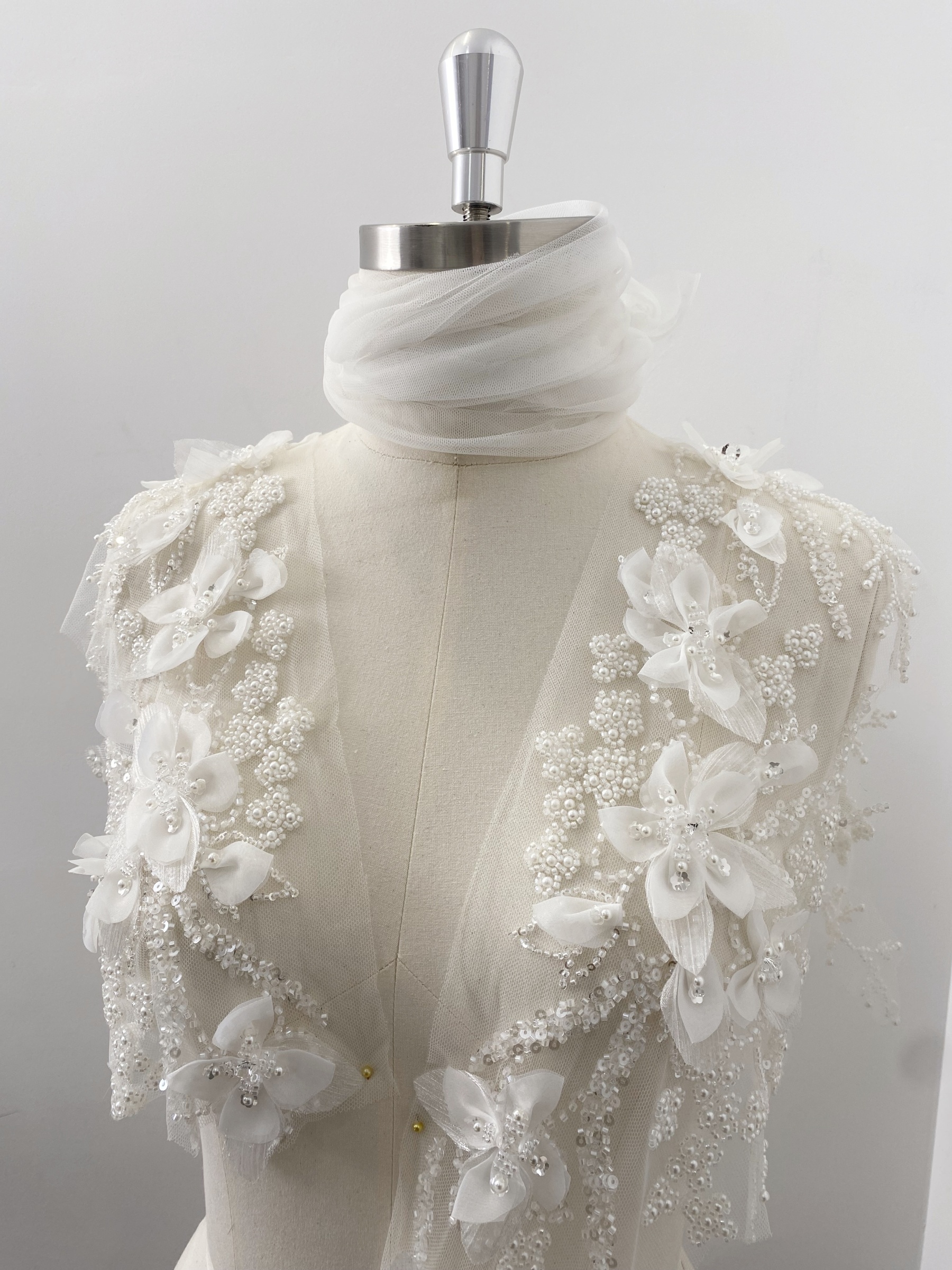 Luxury ivory 3D hand beaded bridal lace applique piece for wedding gown bodice, Veil, DIY dress making, wedding dress trim,1 Pair