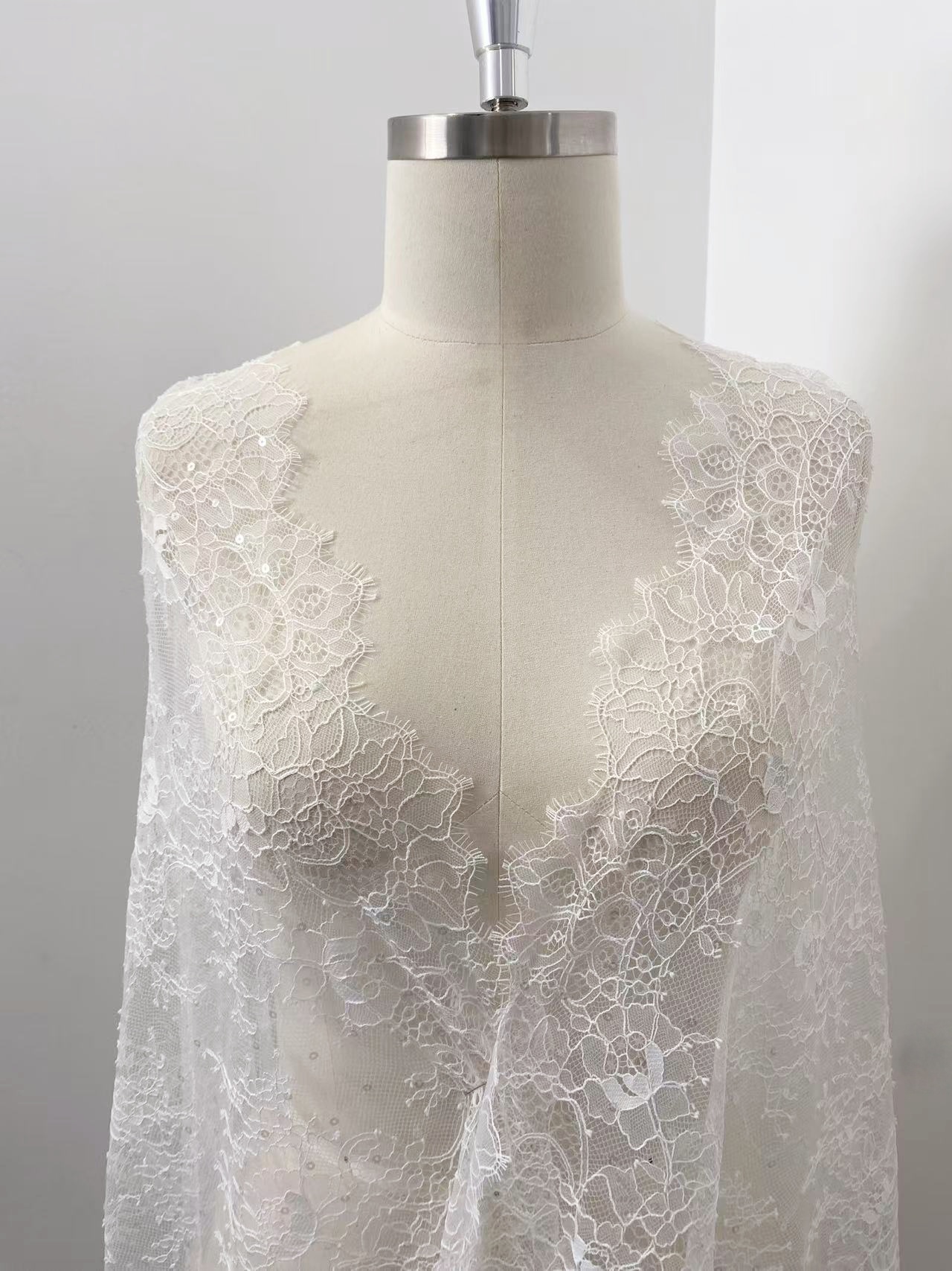 3 Meter Lace Fabric Trims, Chantilly Bridal Lace with Sequins, Wedding White French Lace Veil Lace Scalloped Floral Lace with Eyelash