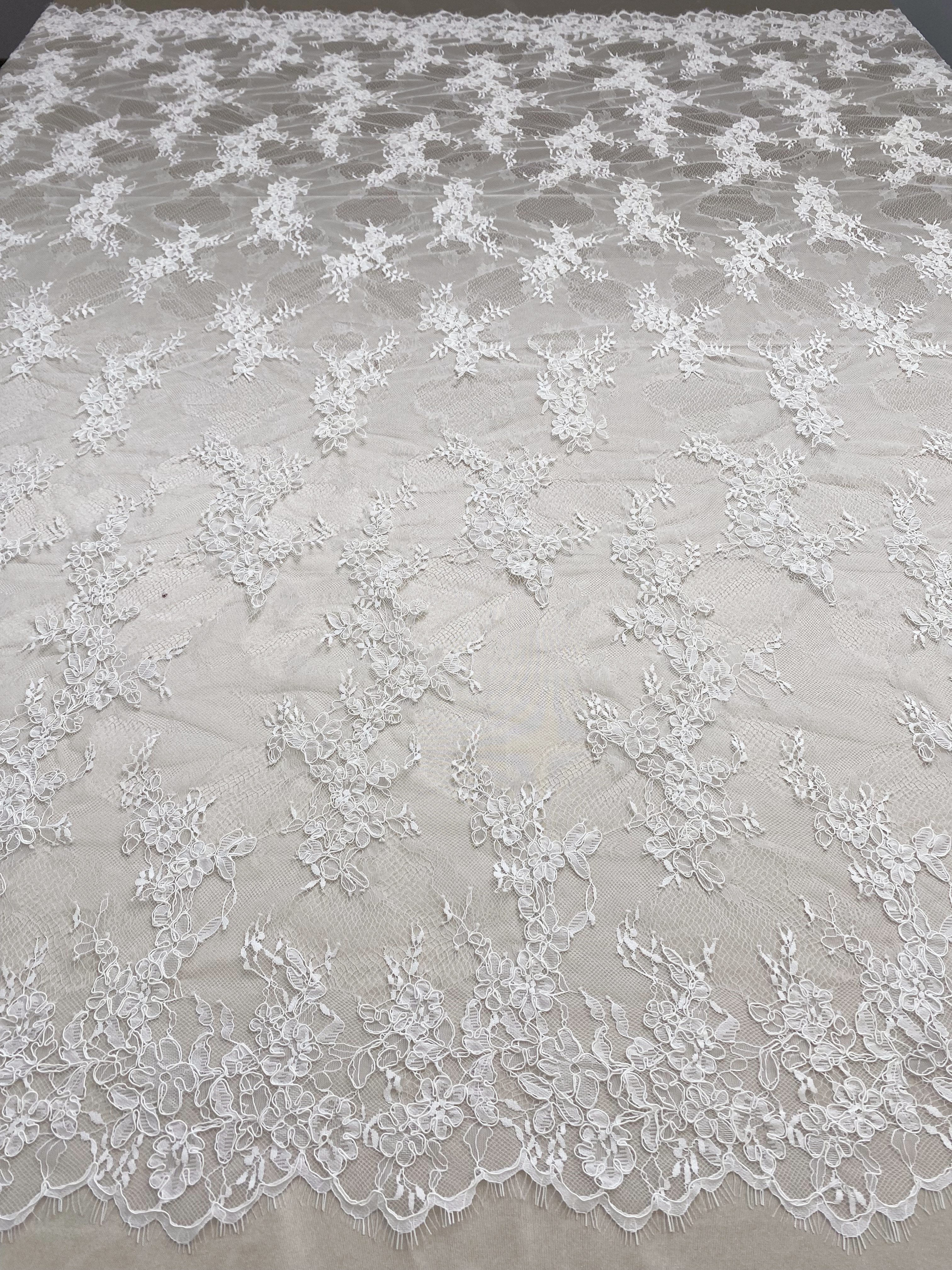 Ivory/Black Chantilly Lace Fabric with Corded for Bridal Gown, Wedding Dress, DIY Sewing, Bridal Weding Eyelash Lace Sold by 3 Meters/piece