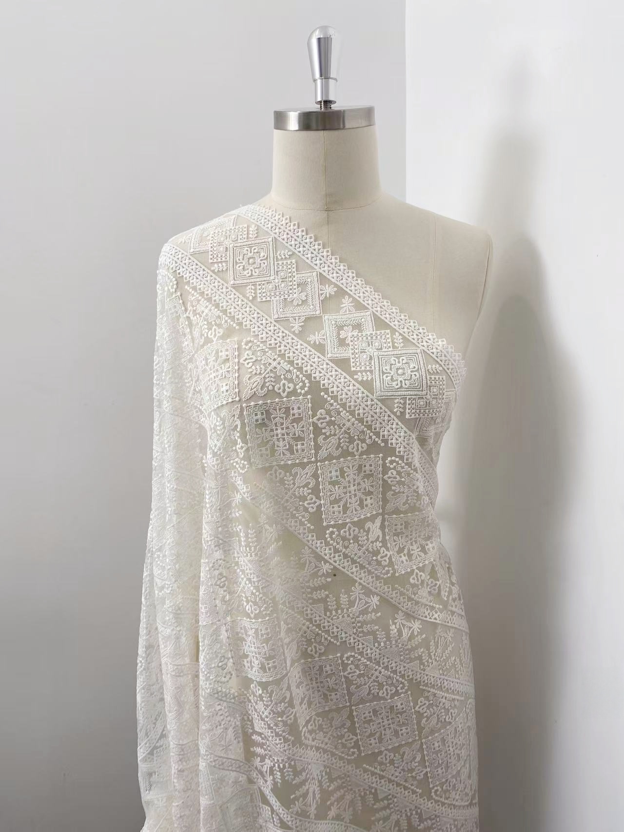 White Guipure Mesh Lace Fabric, Bridal Guipure Lace Fabric, Crochet Wedding Lace, Bridal Wedding Dress Stripe line Embroidery flower lace by the yard