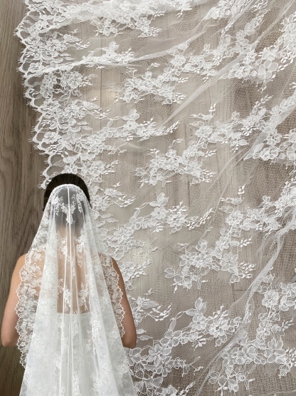Ivory/Black Chantilly Lace Fabric with Corded for Bridal Gown, Wedding Dress, DIY Sewing, Bridal Weding Eyelash Lace Sold by 3 Meters/piece