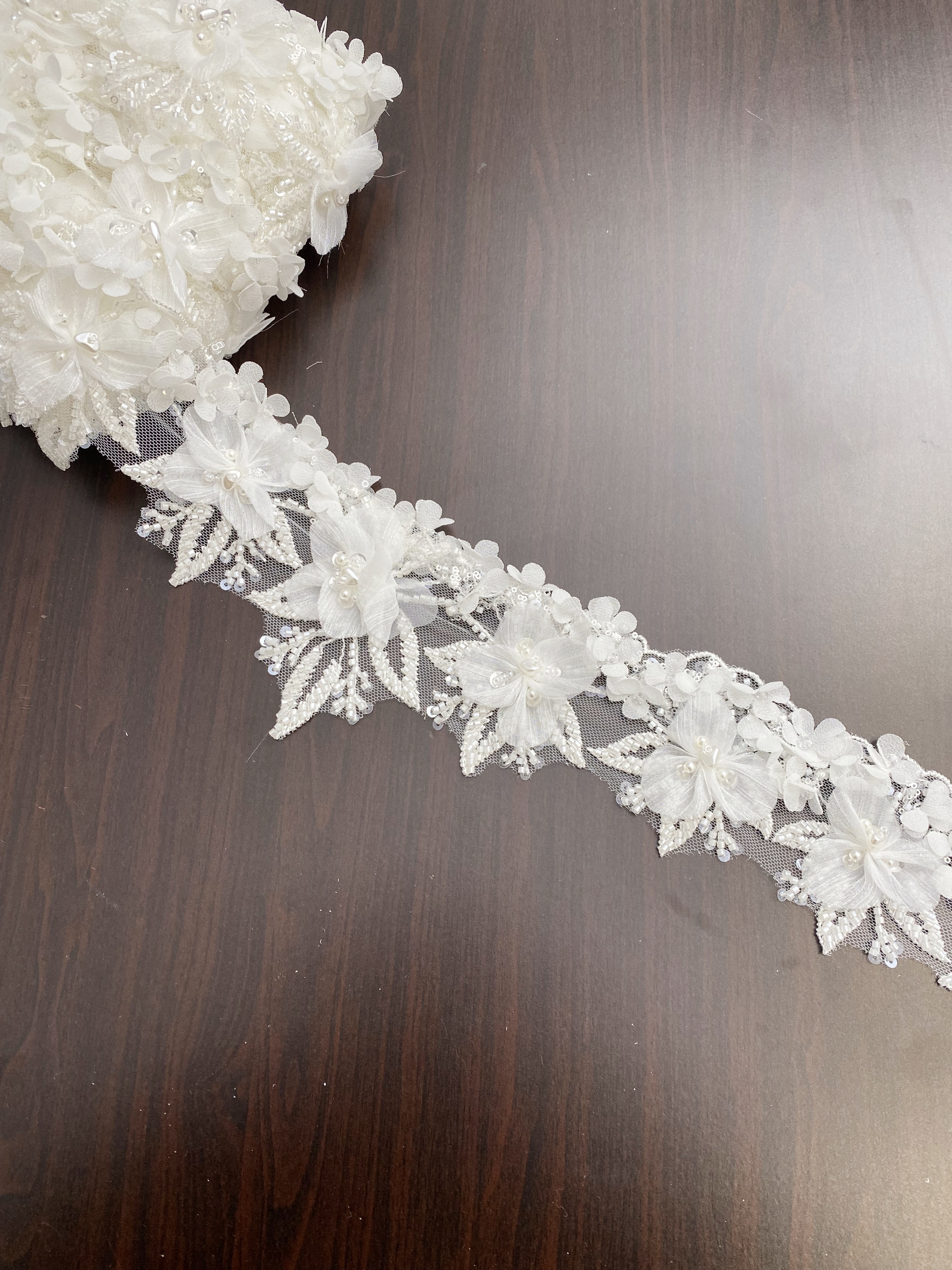 Chiffon 3D Flowers Lace Trim with Pearl, Beads Ribbon Trim Embroidered Lace Fabric Sewing Lace for Bridal Wedding Veil Decor, 1 Yard