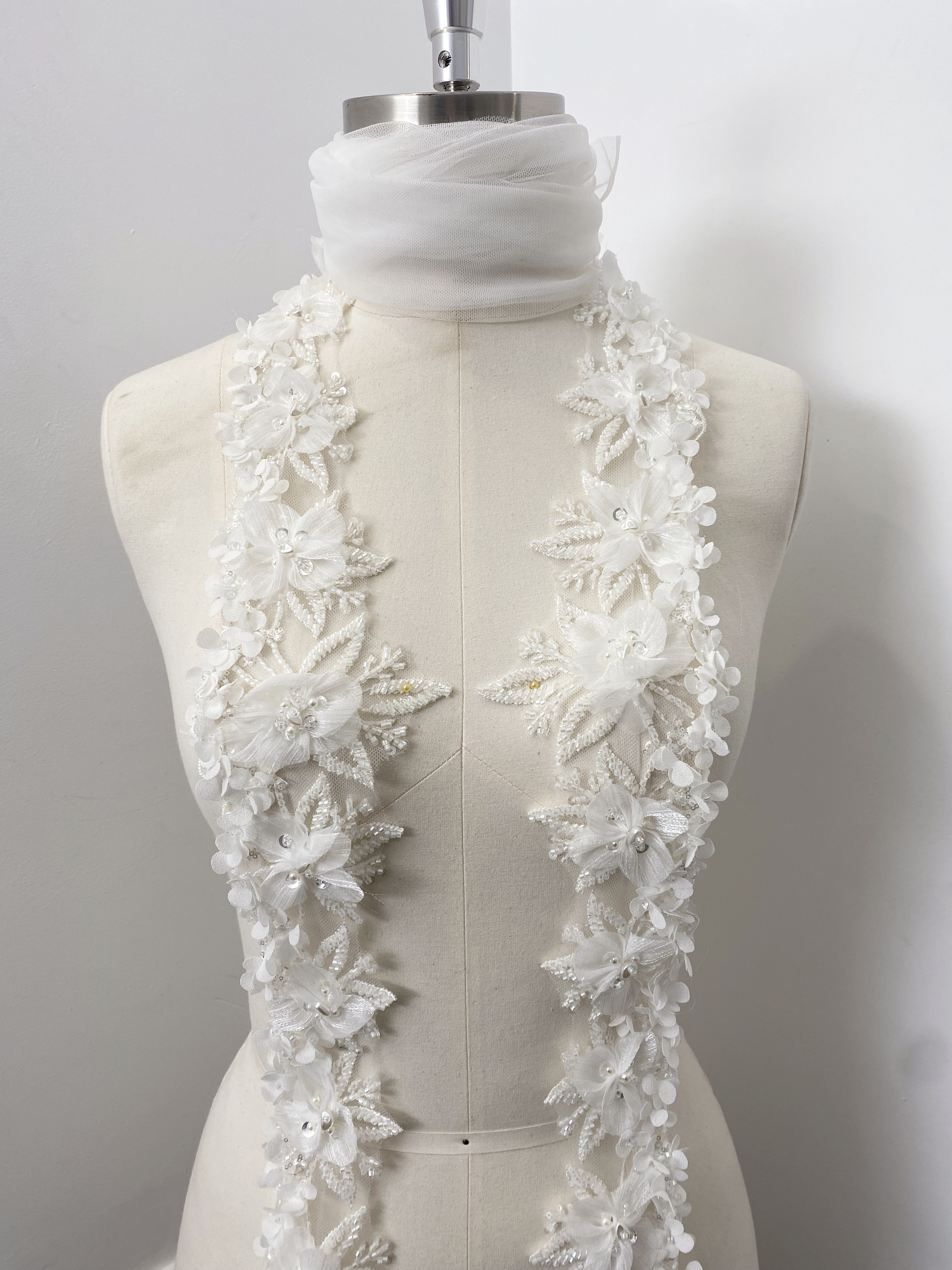 Chiffon 3D Flowers Lace Trim with Pearl, Beads Ribbon Trim Embroidered Lace Fabric Sewing Lace for Bridal Wedding Veil Decor, 1 Yard