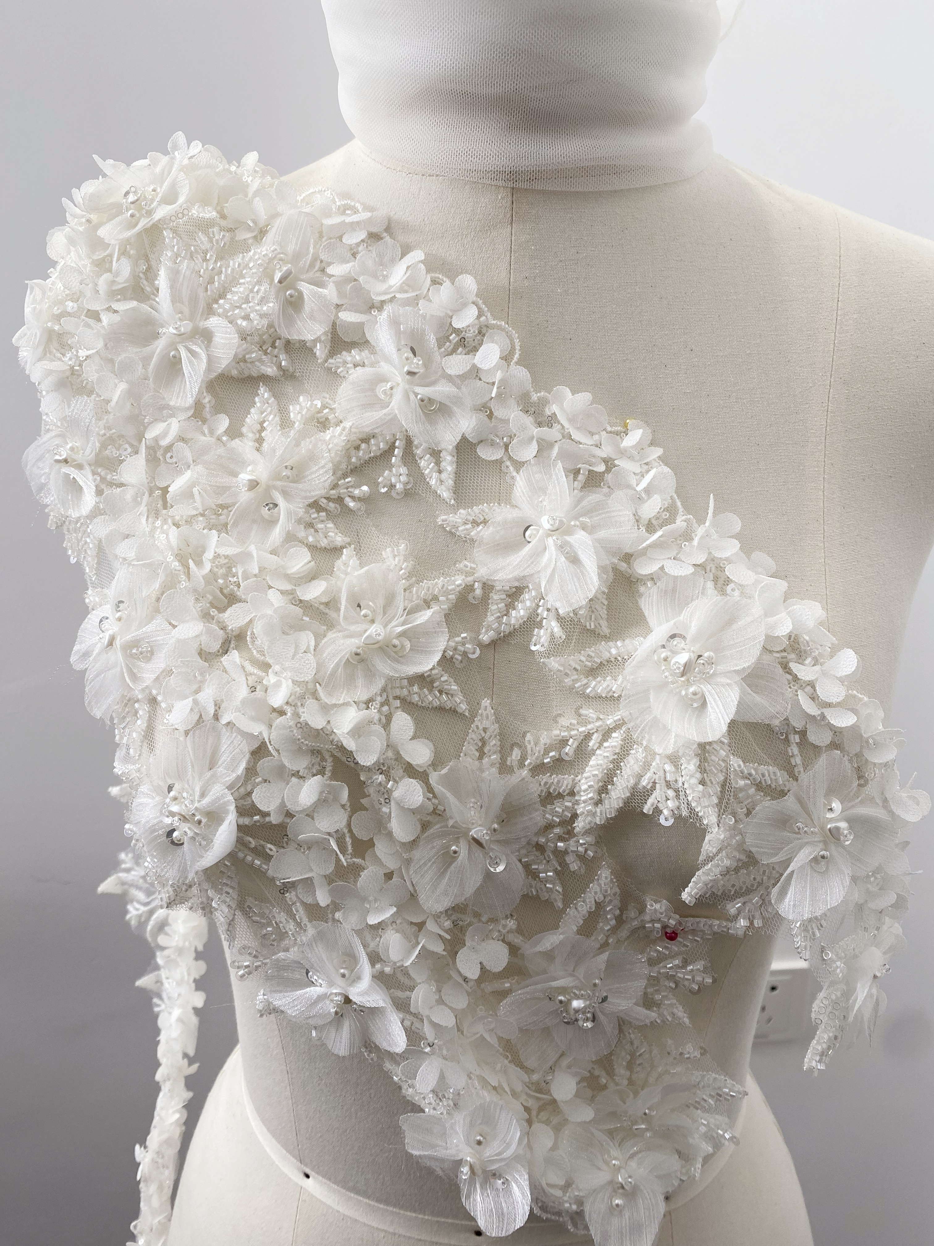 Chiffon 3D Flowers Lace Trim with Pearl, Beads Ribbon Trim Embroidered Lace Fabric Sewing Lace for Bridal Wedding Veil Decor, 1 Yard