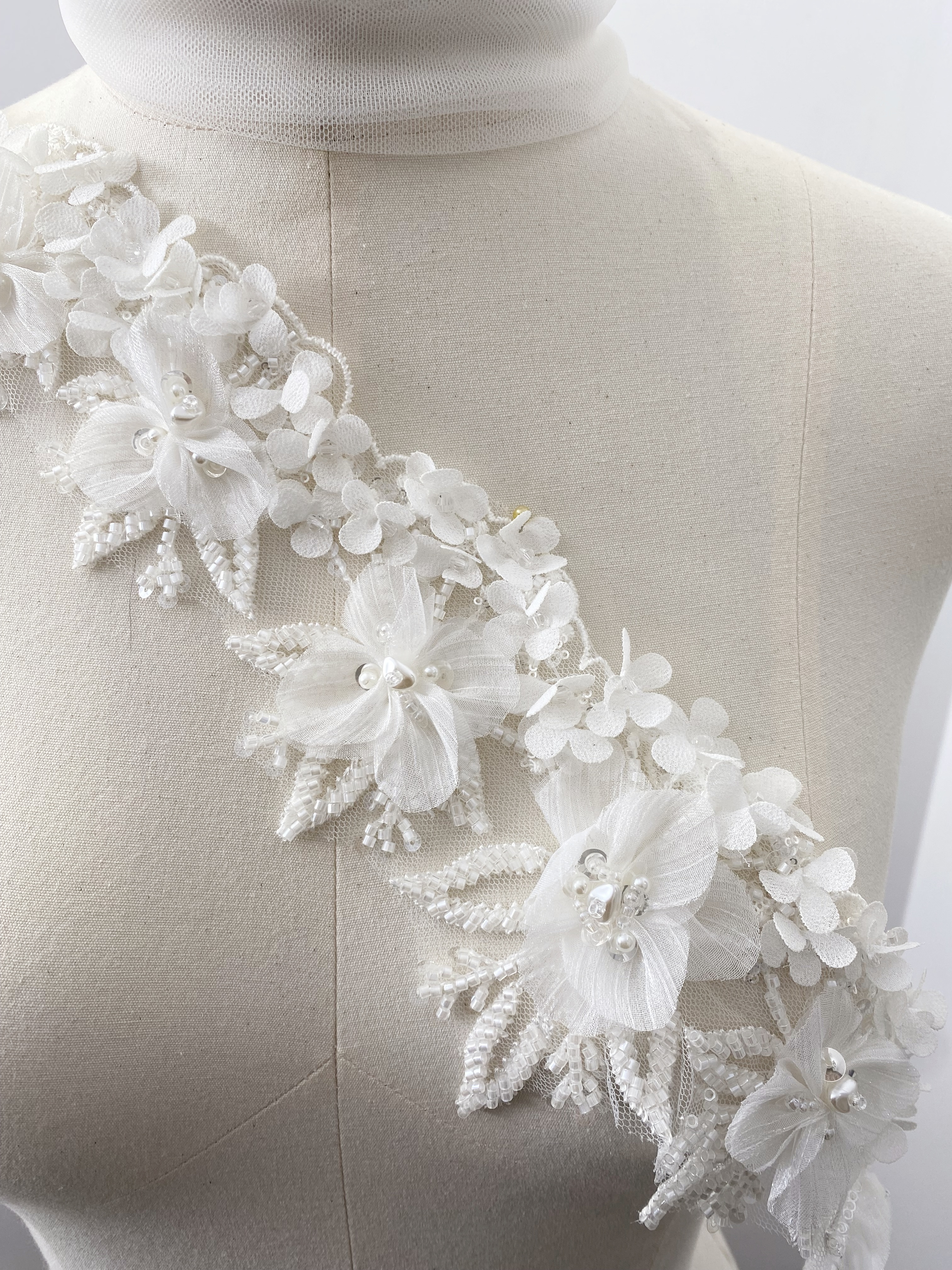 Chiffon 3D Flowers Lace Trim with Pearl, Beads Ribbon Trim Embroidered Lace Fabric Sewing Lace for Bridal Wedding Veil Decor, 1 Yard