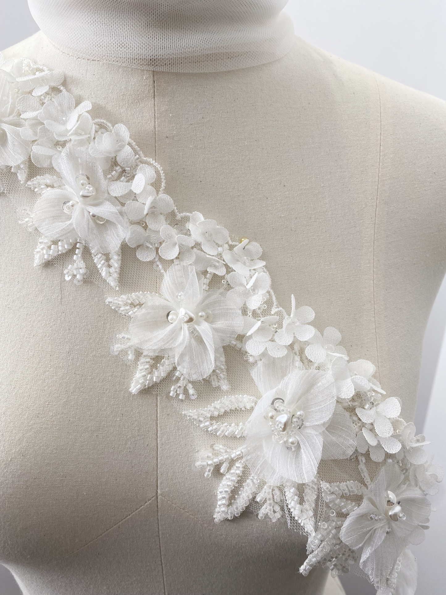 Chiffon 3D Flowers Lace Trim with Pearl, Beads Ribbon Trim Embroidered Lace Fabric Sewing Lace for Bridal Wedding Veil Decor, 1 Yard