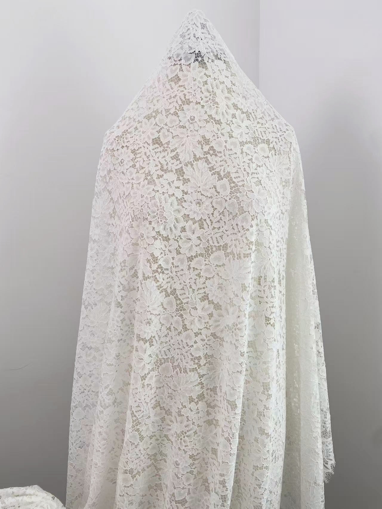 White Corded Lace Fabric Chantilly Lace for Wedding